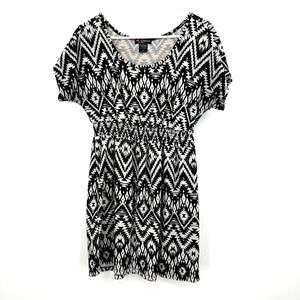 Delirious size medium short sleeve babydoll fit blouse black and‎ white